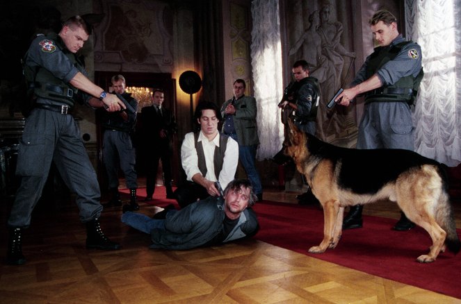 Rex, o cão polícia - Tanz auf dem Vulkan - Do filme - Tobias Moretti, Henryk Nolewajka, pes Reginald von Ravenhorst