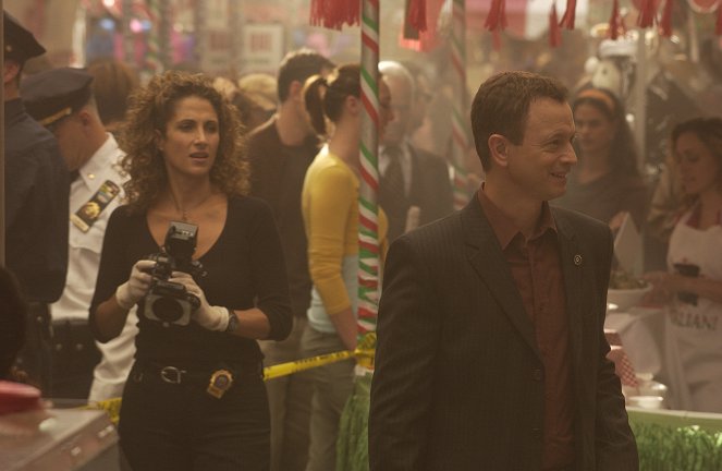CSI: Kryminalne zagadki Nowego Jorku - Korporacyjni wojownicy - Z filmu - Melina Kanakaredes, Gary Sinise
