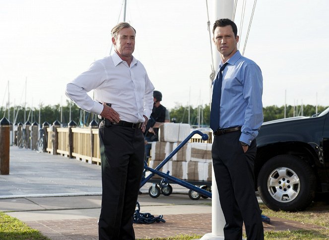 Burn Notice - Season 6 - Mixed Messages - Photos - John C. McGinley, Jeffrey Donovan