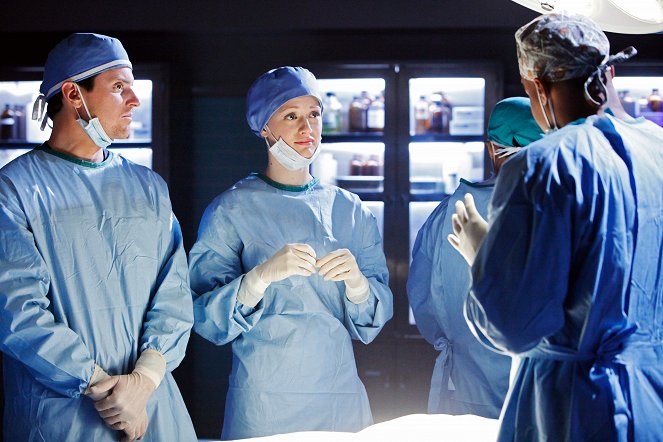Scrubs - Our Stuff Gets Real - Photos - Michael Mosley, Kerry Bishé