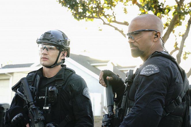 S.W.A.T. - Fences - Photos - Alex Russell, Shemar Moore
