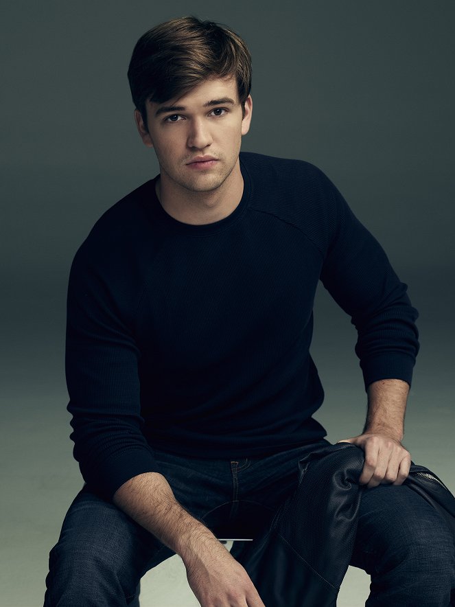 Túloldal - Season 2 - Promóció fotók - Burkely Duffield