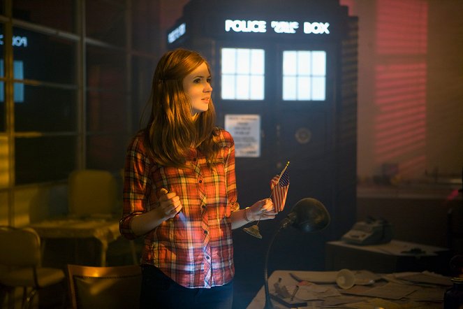 Doctor Who - Season 6 - The Impossible Astronaut - Photos - Karen Gillan