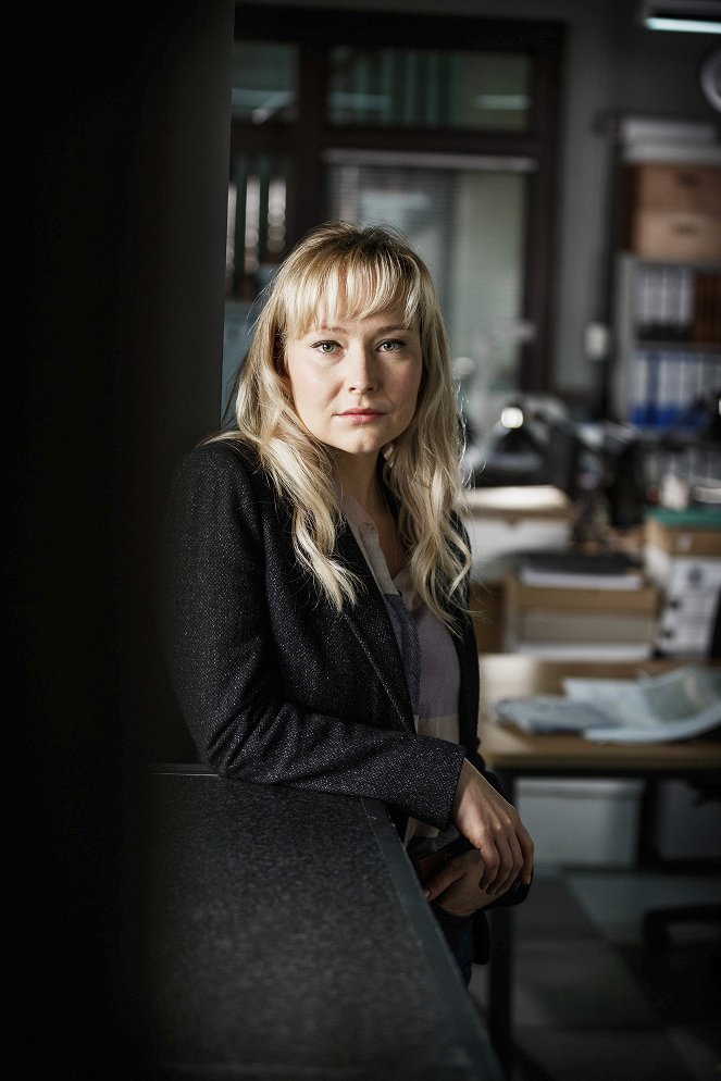 The Brokenwood Mysteries - Promo - Fern Sutherland