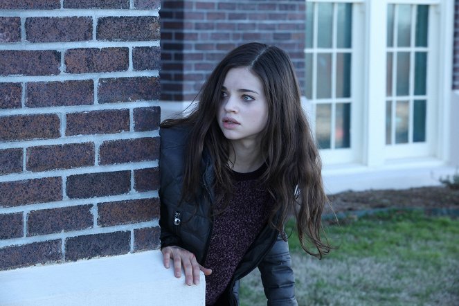 America Has Fallen - Filmfotos - India Eisley