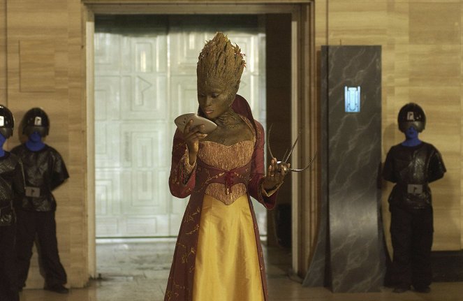 Doctor Who - The End of the World - Photos - Yasmin Bannerman
