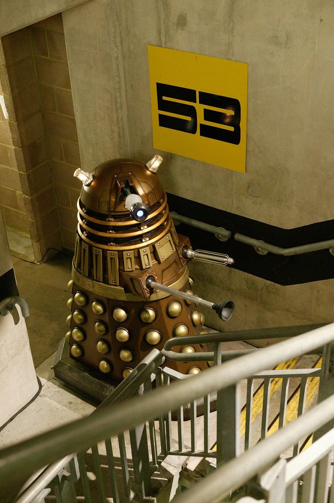 Doctor Who - Season 1 - Dalek - Van film
