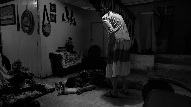 Ang Babaeng Humayo - Filmfotók