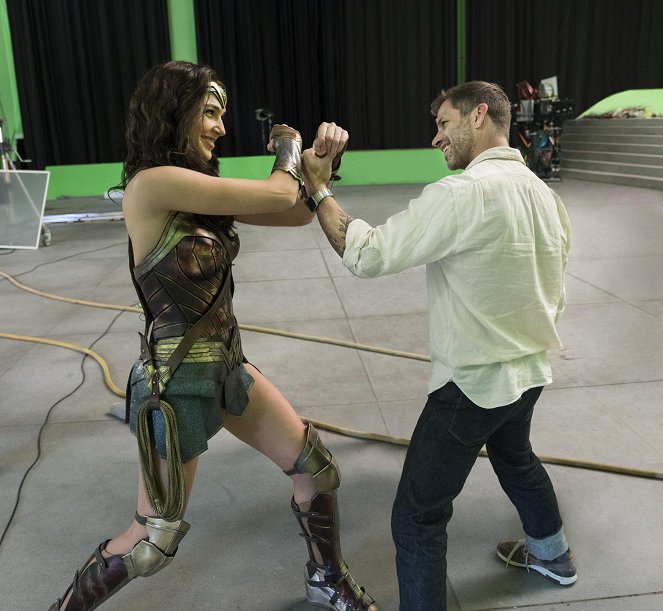 Liga spravedlnosti - Z natáčení - Gal Gadot, Zack Snyder