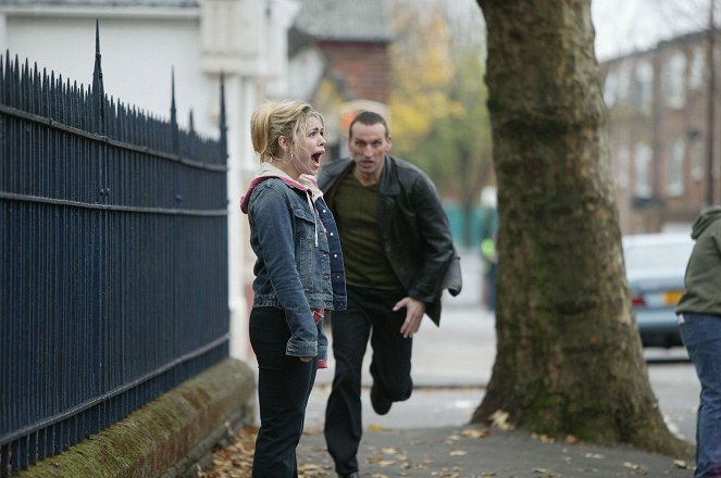Doctor Who - Father's Day - Photos - Billie Piper, Christopher Eccleston