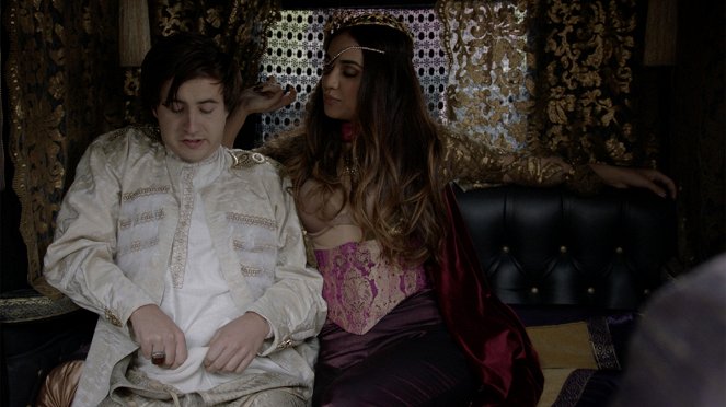 The Magicians - Attention, ça mord - Film - Nicholas Coombe, Summer Bishil