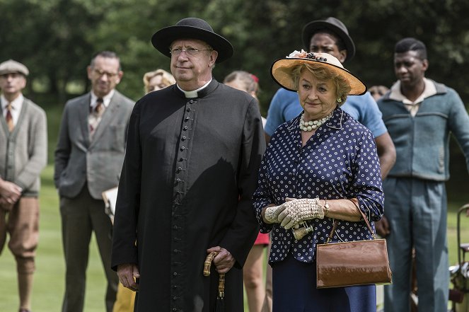 Father Brown - The Flower Of The Fairway - Photos - Mark Williams, Sorcha Cusack