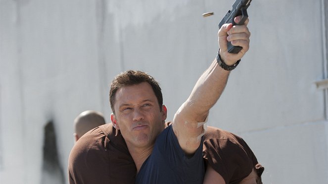 Burn Notice - Season 7 - Brother in Arms - Photos - Jeffrey Donovan