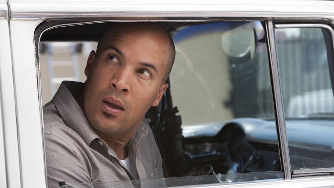 Burn Notice - Season 7 - Brother in Arms - Photos - Coby Bell