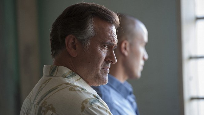 Burn Notice - Season 7 - Brother in Arms - Photos - Bruce Campbell