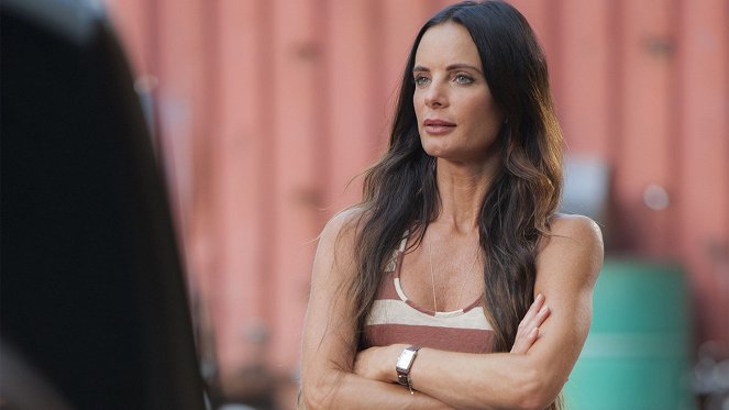 Burn Notice - All or Nothing - Photos - Gabrielle Anwar