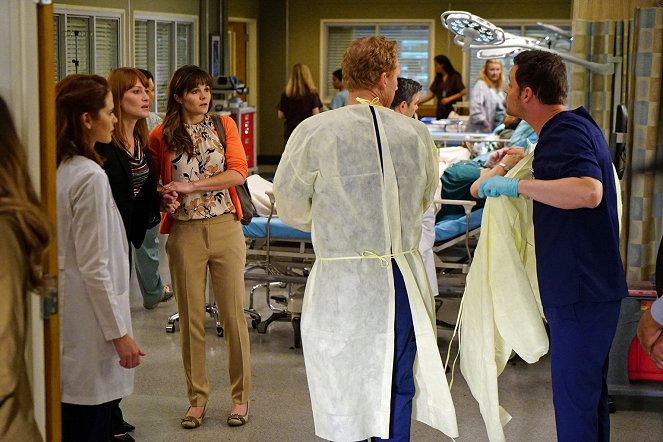Grey's Anatomy - Trigger Happy - Photos - Sarah Drew, Ellen Wroe, Justin Chambers