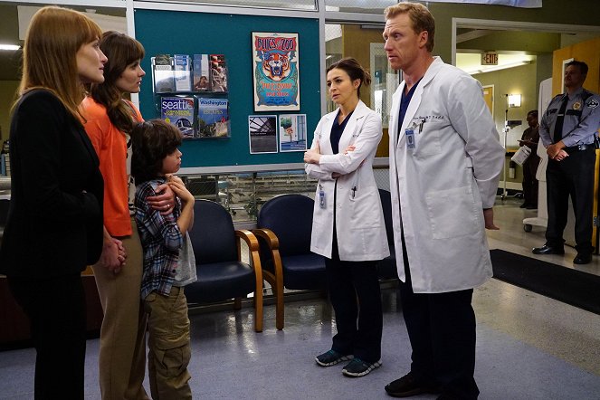 Grey's Anatomy - Trigger Happy - Photos - Ellen Wroe, Caterina Scorsone, Kevin McKidd