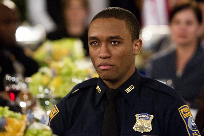 Rizzoli & Isles - Season 2 - We Don't Need Another Hero - Photos - Lee Thompson Young