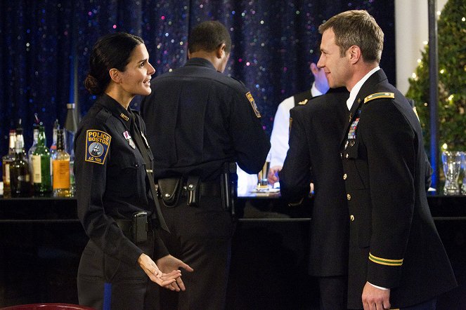 Rizzoli & Isles - We Don't Need Another Hero - Photos - Angie Harmon, Chris Vance