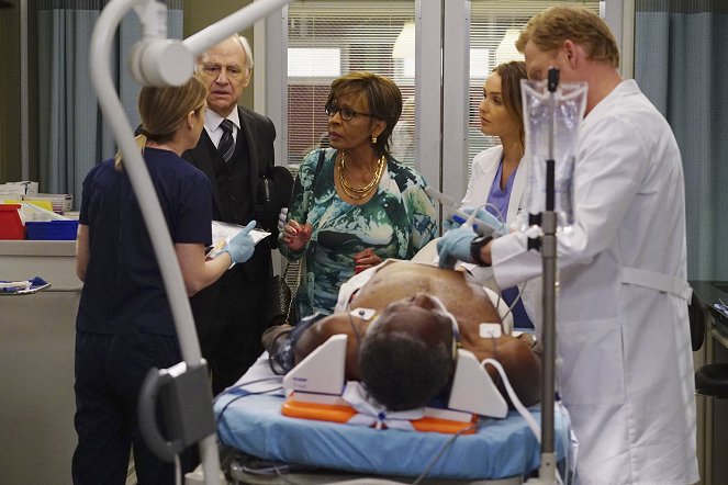 Grey's Anatomy - You're Gonna Need Someone on Your Side - Photos - Robert Pine, Camilla Luddington