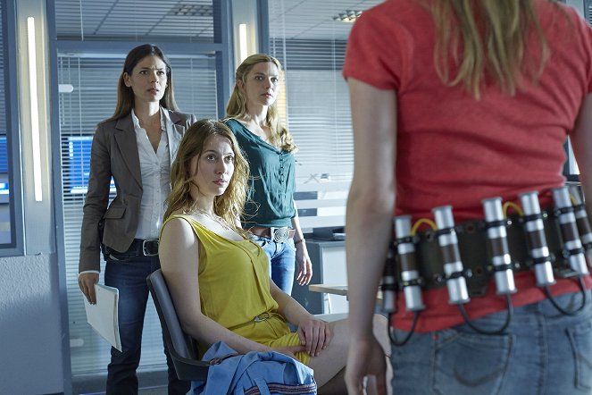 Alerta Cobra - Season 19 - Jung, weiblich, hochexplosiv - De la película - Katja Woywood, Eva-Maria May, Daniela Wutte