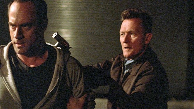 Law & Order: Special Victims Unit - Season 7 - Demons - Van film - Christopher Meloni, Robert Patrick
