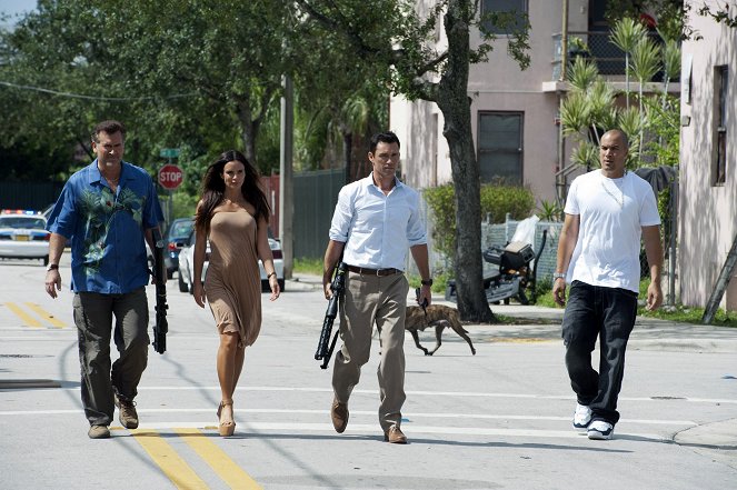 Agent - Season 6 - Prostředky a účely - Z filmu - Bruce Campbell, Gabrielle Anwar, Jeffrey Donovan, Coby Bell