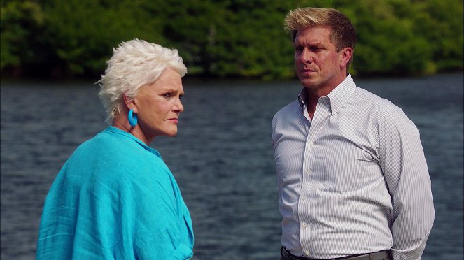 Burn Notice - Means & Ends - Photos - Sharon Gless, Kenny Johnson