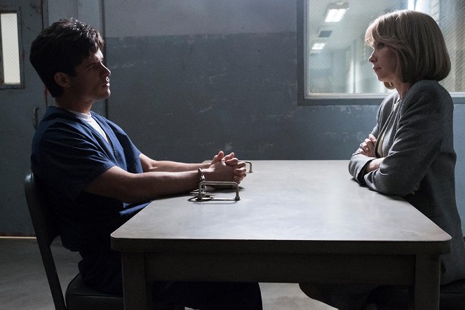 Law & Order: True Crime - Episode 3 - Photos - Miles Gaston Villanueva, Julianne Nicholson