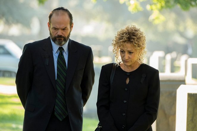 Law & Order: True Crime - Episode 5 - Kuvat elokuvasta - Chris Bauer, Edie Falco