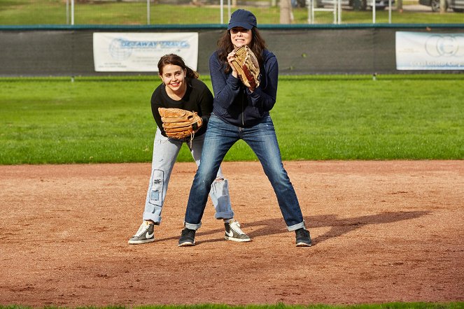Parenthood - May God Bless and Keep You Always - Photos - Mae Whitman, Lauren Graham