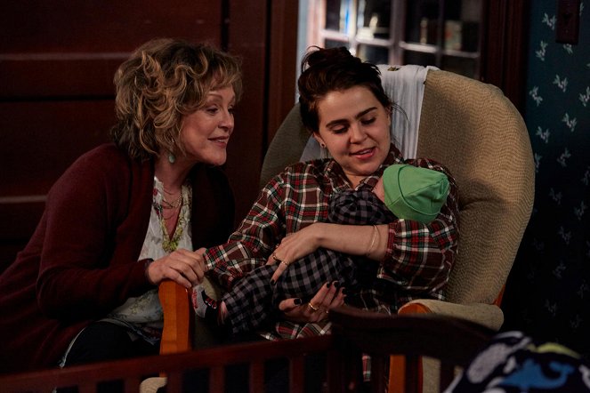 Parenthood - May God Bless and Keep You Always - Photos - Bonnie Bedelia, Mae Whitman