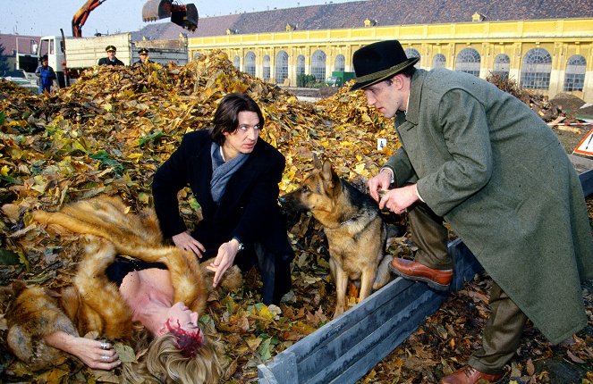 Rex felügyelő - Halál Schönbrunn-ban - Filmfotók - Tobias Moretti, Reginald von Ravenhorst a kutya, Karl Markovics