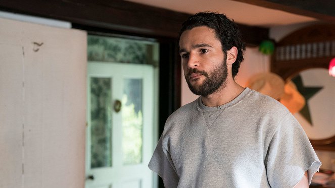 Grzesznik - Cora - Część IV - Z filmu - Christopher Abbott