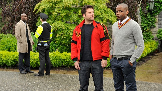 Psych - Season 8 - Lock, Stock, Some Smoking Barrels and Burton Guster's Goblet of Fire - Photos - James Roday Rodriguez, Dulé Hill