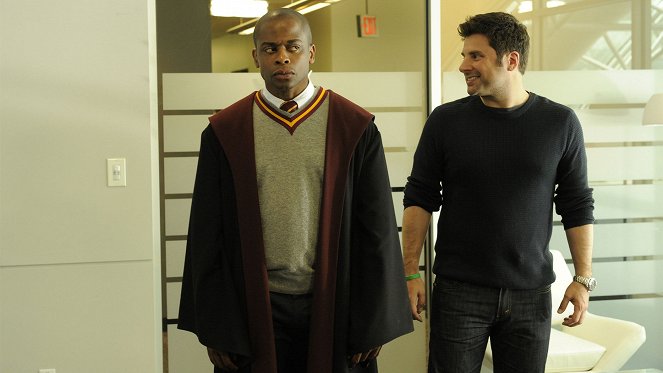 Psych - Lock, Stock, Some Smoking Barrels and Burton Guster's Goblet of Fire - Photos - Dulé Hill, James Roday Rodriguez