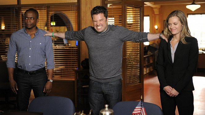 Psych - Someone's Got a Woody - Photos - Dulé Hill, James Roday Rodriguez, Maggie Lawson