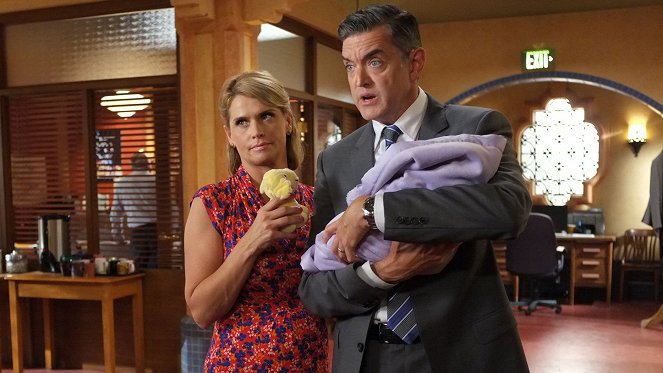 Psych - Shawn and Gus Truck Things Up - Photos - Kristy Swanson, Timothy Omundson