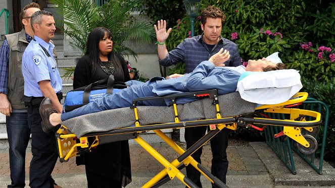 Psych - A Touch of Sweevil - Photos - Yvette Nicole Brown, James Roday Rodriguez, Vincent Ventresca