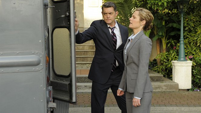 Psych - Season 6 - In for a Penny... - Photos - Timothy Omundson, Maggie Lawson