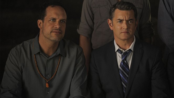 Psych - Season 6 - The Tao of Gus - Photos - Diedrich Bader, Timothy Omundson