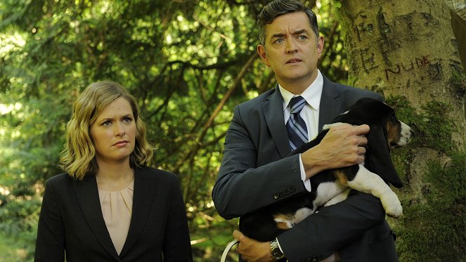 Psych - Season 7 - Right Turn or Left for Dead - Photos - Maggie Lawson, Timothy Omundson