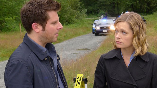 Psych - Juliet Wears the Pantsuit - Photos - James Roday Rodriguez, Maggie Lawson