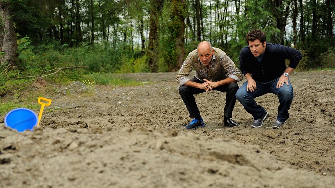 Psych - Juliet hat den Hosenanzug an - Filmfotos - Kurt Fuller, James Roday Rodriguez