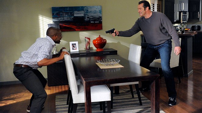 Psych - Season 7 - Dead Air - Photos - Dulé Hill, Ken Kirzinger