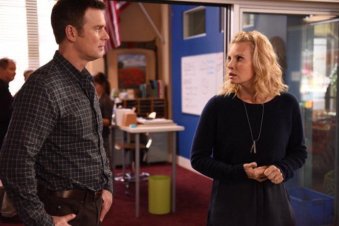 Parenthood - Lean In - Photos - Peter Krause, Monica Potter