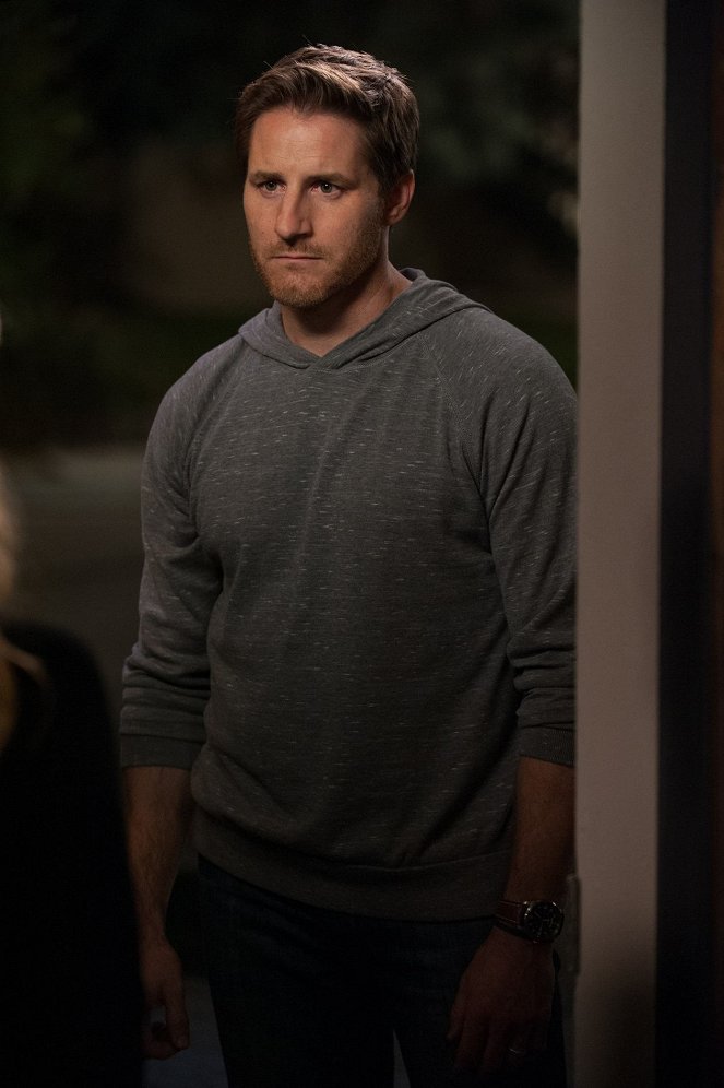 Parenthood - Season 6 - These Are the Times We Live In - Van film - Sam Jaeger