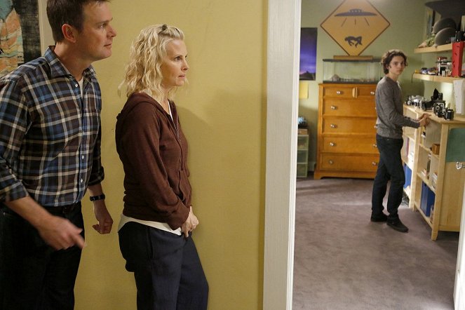 Parenthood - Too Big to Fail - Photos - Peter Krause, Monica Potter, Max Burkholder