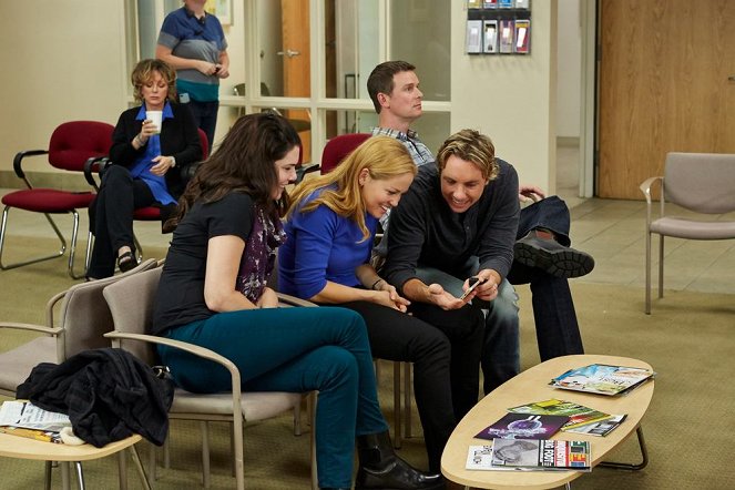 Parenthood - Season 6 - The Waiting Room - Photos - Bonnie Bedelia, Lauren Graham, Erika Christensen, Peter Krause, Dax Shepard